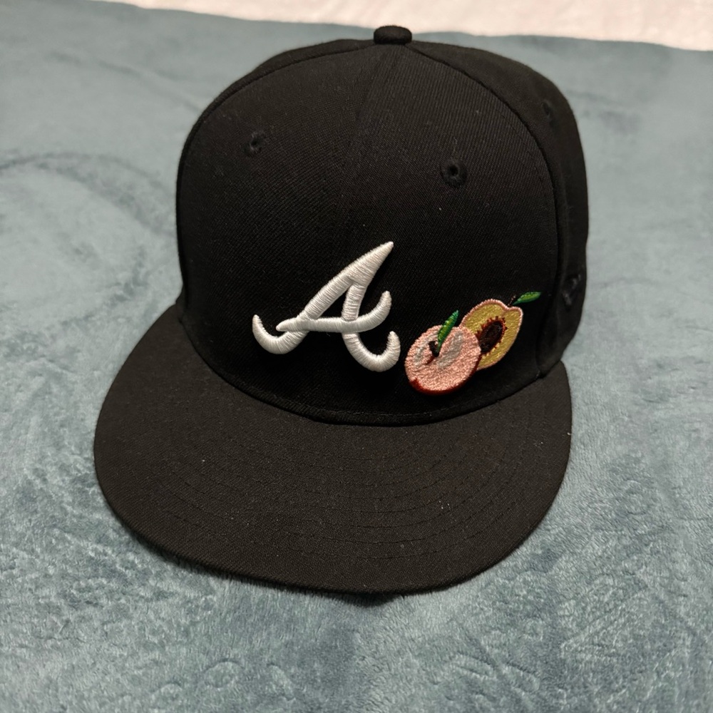 New Era Black and White Atlanta Braves Hat Georgia Peach